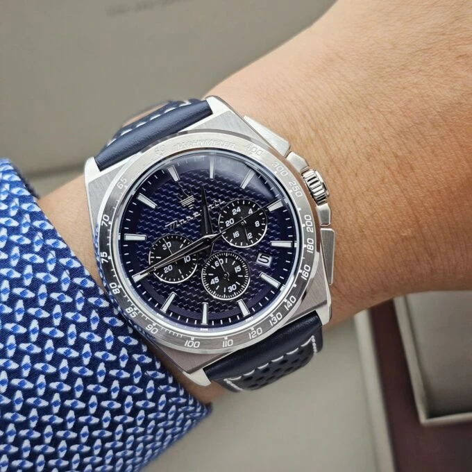 Montre Maserati Homme - Chronomètre - 1/1 seconde, 30 minutes - Calendrier - 43mm Étanche 100m - Cadran Bleu Bracelet Cuir - R8871652001