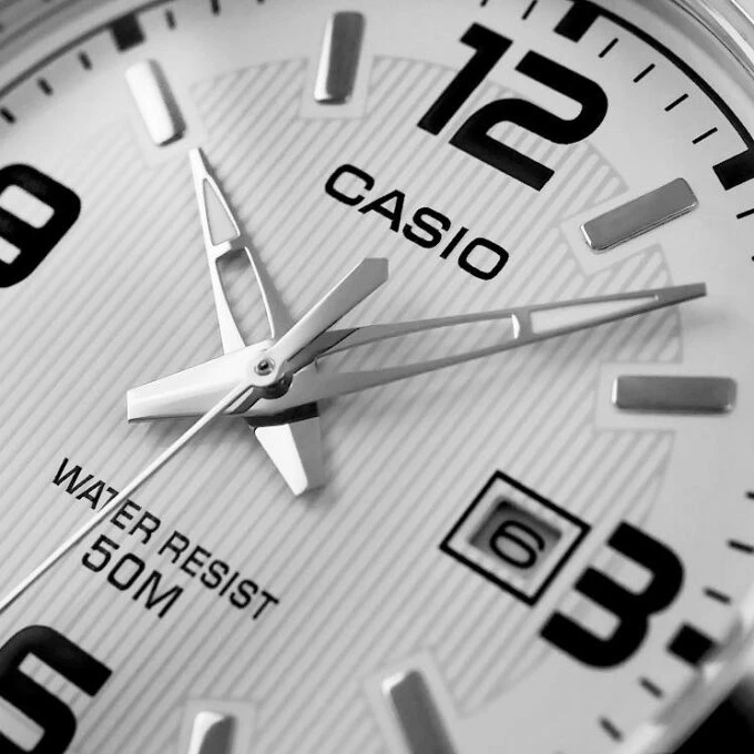 Montre CASIO Homme - MTP-1314D-7AVDF - Bracelet Gris En Acier Inoxydable - Cadran Blanc - 12 Mois De Garantie