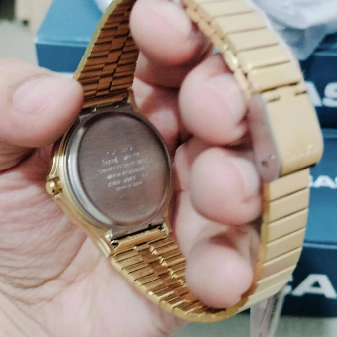 Montre CASIO Unisexe - MQ-24G-9EDF Bracelet Dorée En Résine - Résistante à l'eau - 12 Mois De Garantie