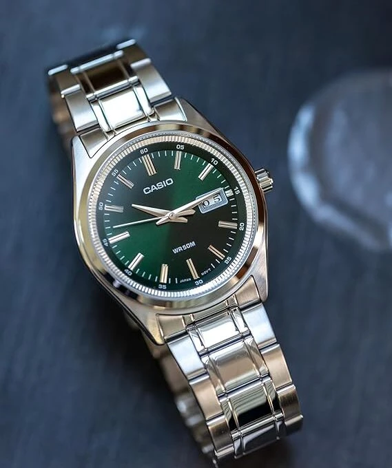 Montre homme Casio MTP-B180D-3AVDF - Acier inoxydable, bracelet métal, verre minéral, étanche 50m, date, précision ±20s/mois - Vert, référence MTP-B180D-3AVDF