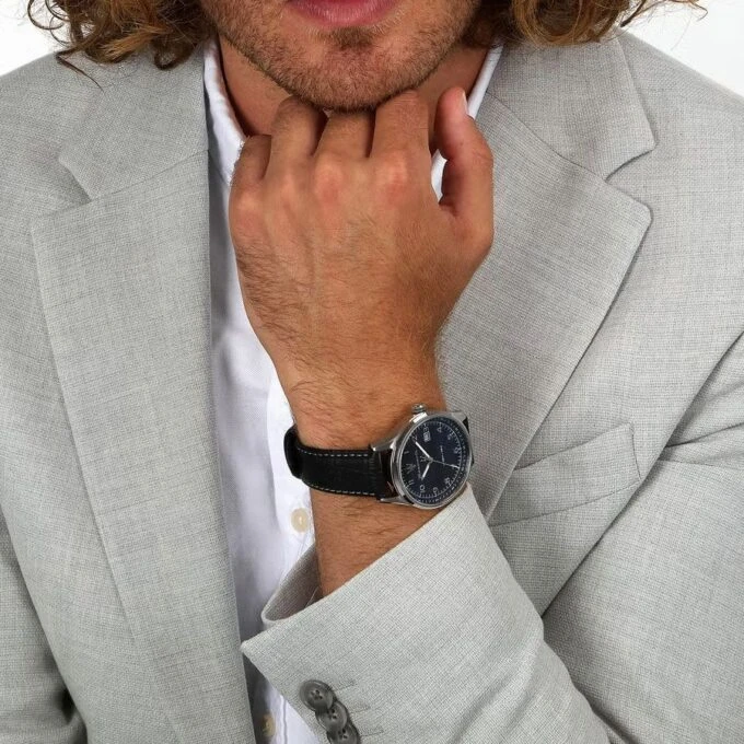 Montre Maserati Sorpasso – R8851124003 – Boîtier Inox 42 mm – Mouvement Miyota – Bracelet en Cuir – Cristal Minéral – Résistante à l'Eau 10 ATM (Adaptée à la Natation) – Garantie 2 Ans.