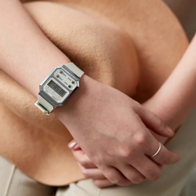 Montre Homme Casio Vintage - A100WEF-8ADF - Bracelet en Résine - Résistant à l'eau