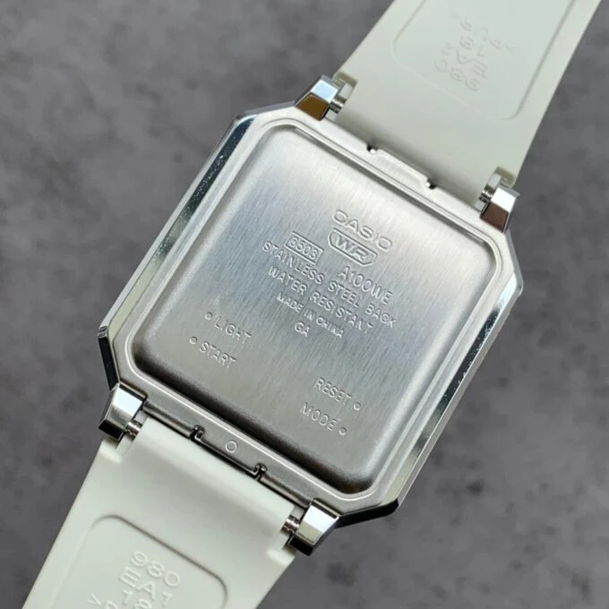 Montre Homme Casio Vintage - A100WEF-8ADF - Bracelet en Résine - Résistant à l'eau