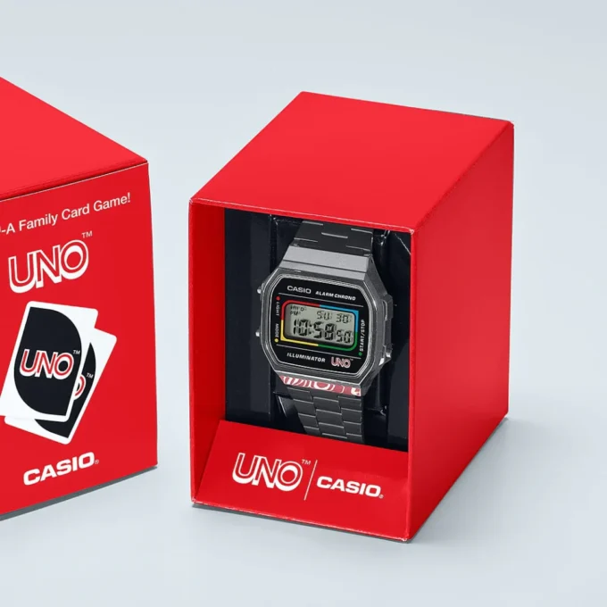 Casio Vintage x UNO, Montre A168WEUC-1ADR - Design Classique et Fonctionnalités Pratiques