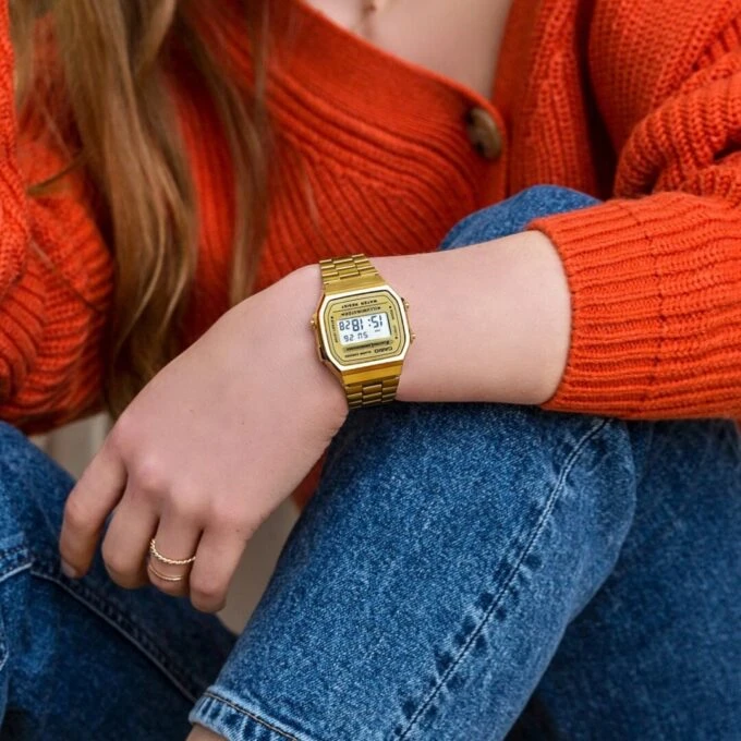 Montre Femme Casio Vintage - A168WG-9WDF - Bracelet en acier inoxydable Or - Affichage numérique - Résistant à l'eau