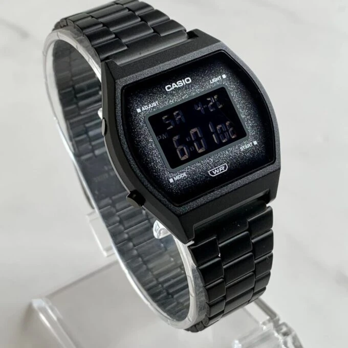 Montre Casio Vintage Unisexe - Bracelet Noir En Acier Inoxydable - Résistante À L'Eau - 12 Mois De Garantie - B640Wbg-1Bdf