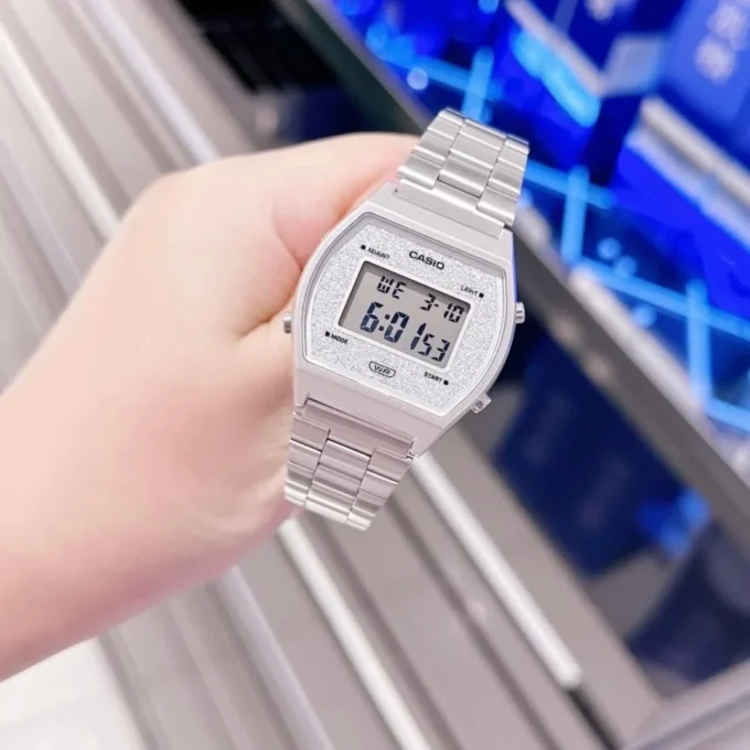 aiwatch_B640WDG-7DF - Montre CASIO Vintage Unisexe - B640WDG-7DF - Bracelet Gris En Acier Inoxydable - Cadran Blanc - 12 Mois De Garantie