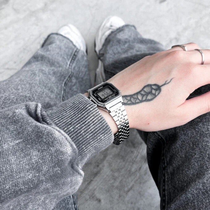 Montre Casio Vintage - LA680WA-1DF - Bracelet en Acier Inoxydable - Affichage Numérique - Résistant à l'eau