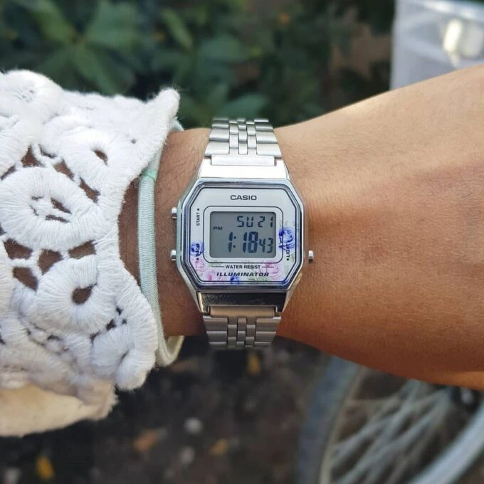 Montre Femme Casio - D204 LA680WA-4CDF VINTAGE - Bracelet en acier inoxydable - Résistant à l'eau