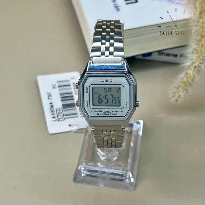 Montre Unisexe Casio Vintage LA680WA-7 - Bracelet Gris en Acier inoxydable - Résistante à l'eau