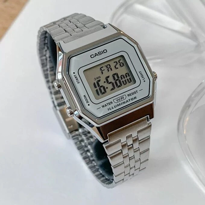 Montre Unisexe Casio Vintage LA680WA-7 - Bracelet Gris en Acier inoxydable - Résistante à l'eau