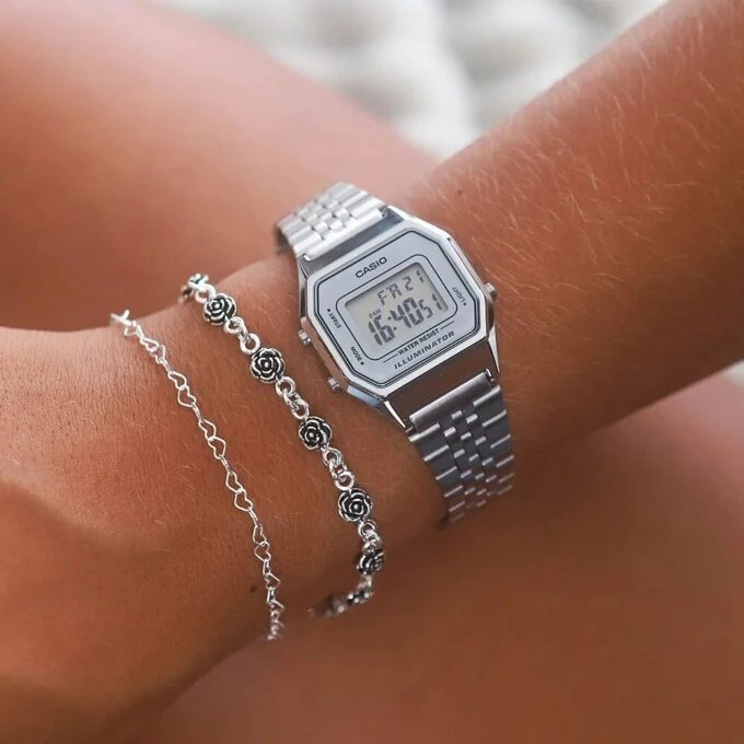 Montre Unisexe Casio Vintage LA680WA-7 - Bracelet Gris en Acier inoxydable - Résistante à l'eau