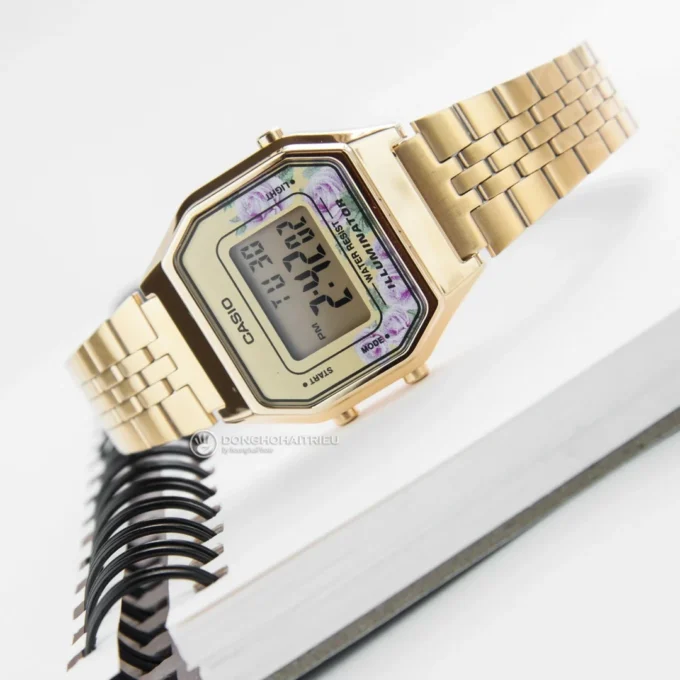 Montre Casio Vintage Femme - Numérique, Résistante à leau, Bracelet acier inoxydable Doré, Boîtier doré, Référence LA680WGA-4CDF