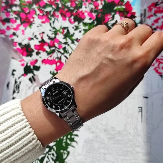 Montre Femme Casio - LTP-V004D-1BUDF - bracelet en acier inoxydable - Résistant à l'eau