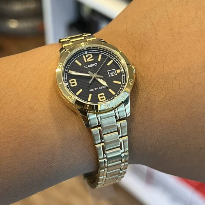 Montre CASIO Femme - Bracelet DoRée En Acier Inoxydable - Résistante à l'eau - 12 Mois De Garantie - LTP-V004G-1BUDF