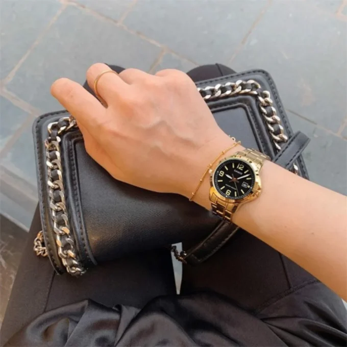 Montre CASIO Femme - Bracelet DoRée En Acier Inoxydable - Résistante à l'eau - 12 Mois De Garantie - LTP-V004G-1BUDF