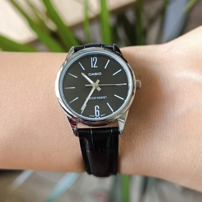 Casio Montre Femme LTP-V005L-1BUDF - Bracelet en Cuir - Noir