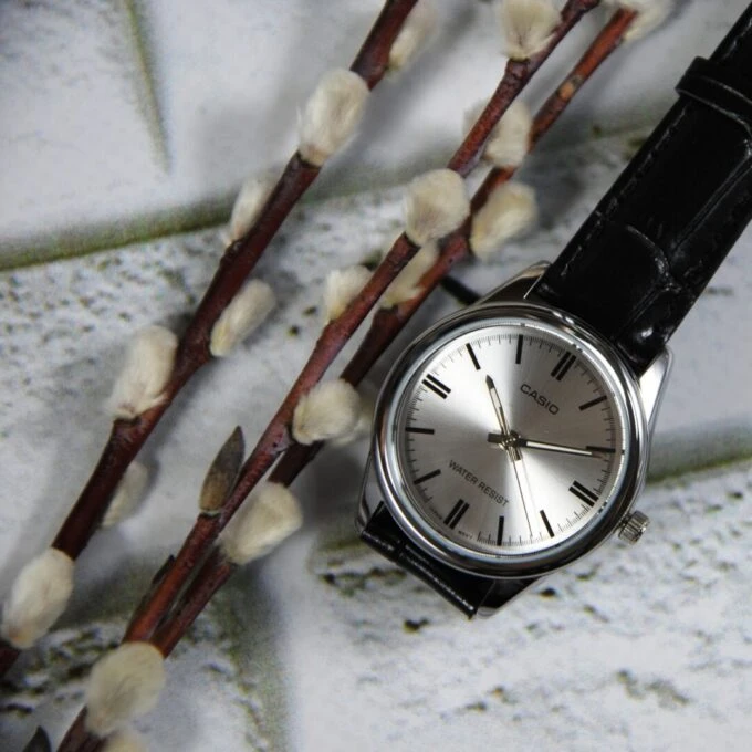 Montre Femme Casio Collection - LTP-V005L-7AUDF - Bracelet En Cuir - Résistant à l'eau