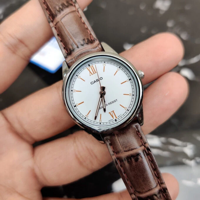 Montre CASIO Femme - Bracelet Marron En Cuir Véritable - Cadran Blanc - 12 Mois De Garantie - LTP-V005L-7B3UDF