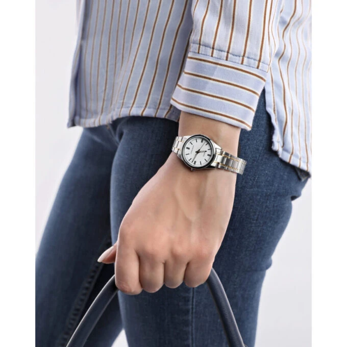 Montre CASIO Femme - Bracelet Gris/DoRée En Acier Inoxydable - Cadran Blanc - 12 Mois De Garantie - LTP-V005SG-7AUDF