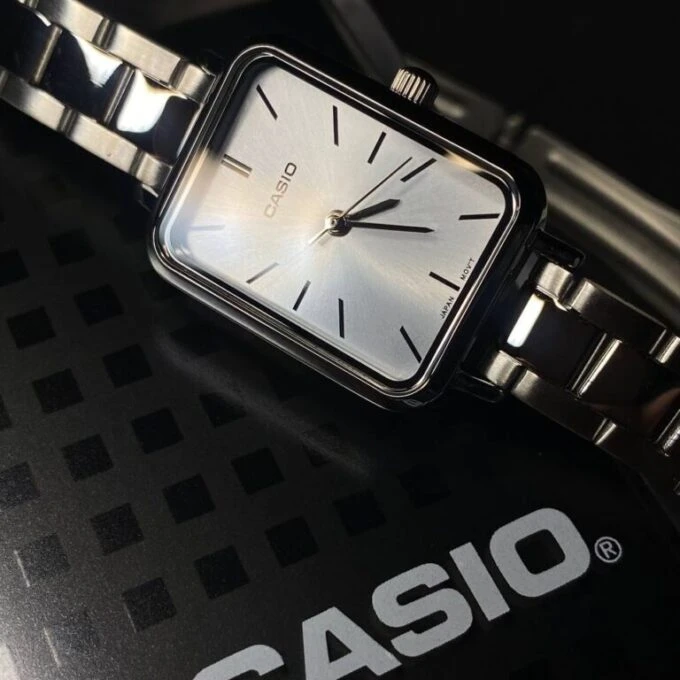 Montre Femme Casio - LTP-V009D-2EUDF - Bracelet en acier inoxydable - Résistant à l'eau