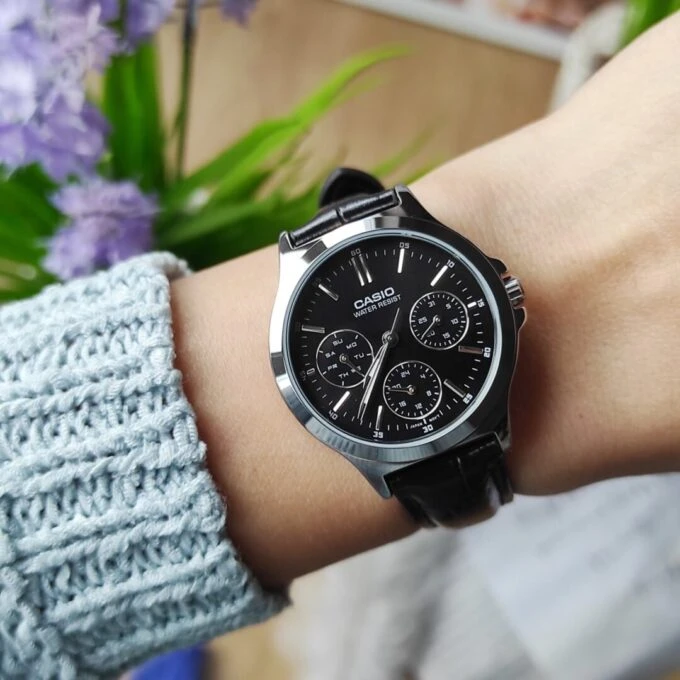 Montre CASIO Femme - LTP-V300L-1AUDF - Bracelet Noir En Cuir Véritable - Résistante à l'eau - 12 Mois De Garantie