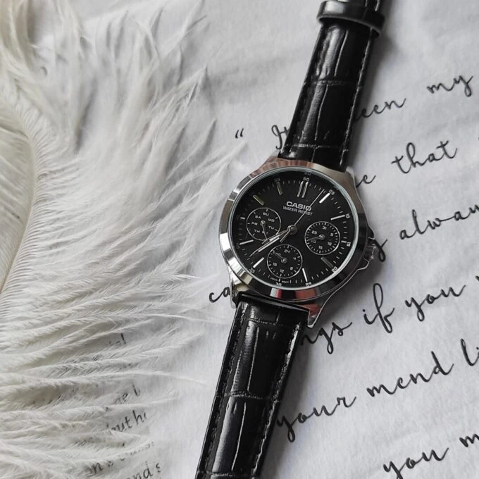 Montre CASIO Femme - LTP-V300L-1AUDF - Bracelet Noir En Cuir Véritable - Résistante à l'eau - 12 Mois De Garantie