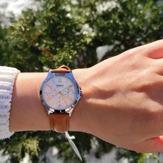 Montre Casio - LTP-V300L-7A2UDF - Bracelet en cuir - Résistant à l'eau