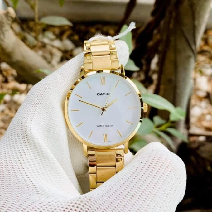 Montre CASIO Femme - Bracelet DoRée En Acier Inoxydable - Cadran Blanc - 12 Mois De Garantie - LTP-VT01G-7BUDF