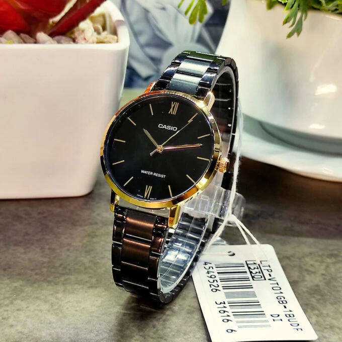 Montre Analogique CASIO LTP-VT01GB-1BUDF - Femme - Boîtier 40mm, Résistante à leau, Autonomie 3 ans - Bracelet Acier Inoxydable - Plaqué Or et Noir - Fermoir Triple