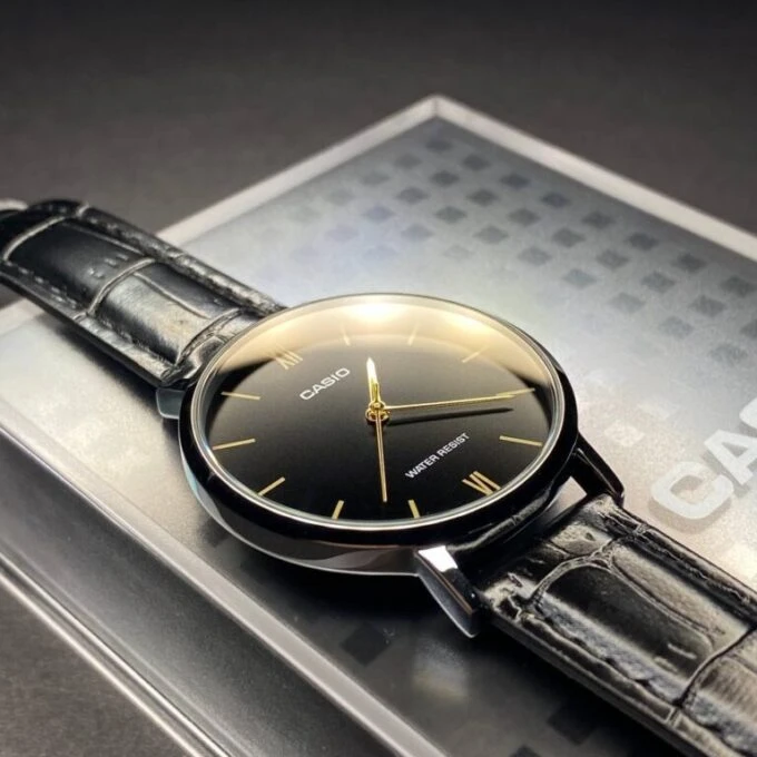 Montre CASIO Femme - Bracelet Noir En Cuir Véritable - Résistante à l'eau - 12 Mois De Garantie - LTP-VT01L-1BUDF