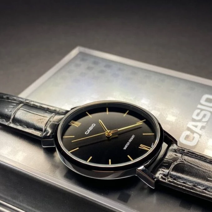 Montre CASIO Femme - Bracelet Noir En Cuir Véritable - Résistante à l'eau - 12 Mois De Garantie - LTP-VT01L-1BUDF