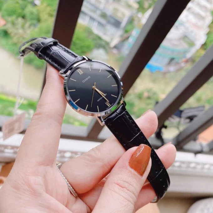 Montre CASIO Femme - Bracelet Noir En Cuir Véritable - Résistante à l'eau - 12 Mois De Garantie - LTP-VT01L-1BUDF