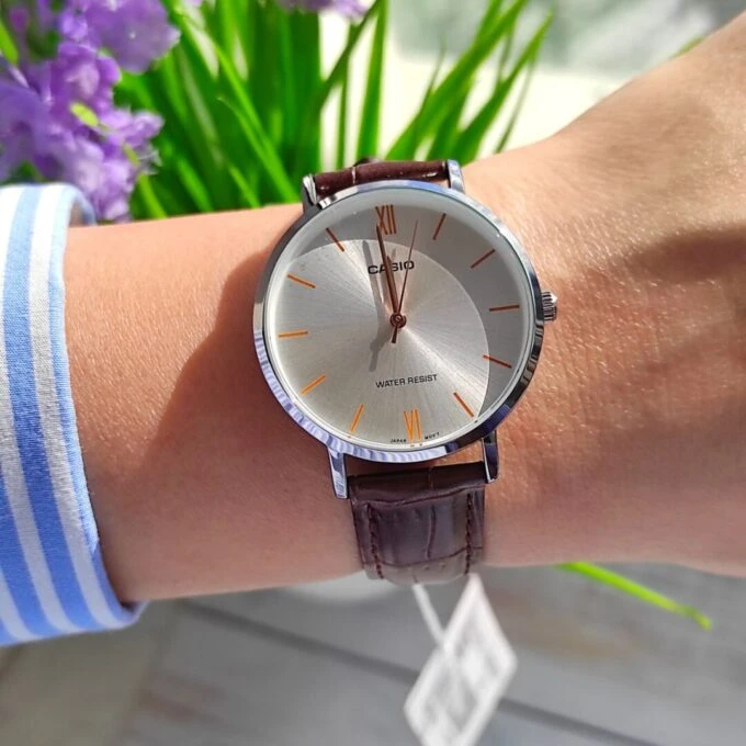 Montre CASIO Femme - LTP-VT01L-7B2UDF - Bracelet Marron En Cuir Véritable - Cadran Blanc - 12 Mois De Garantie