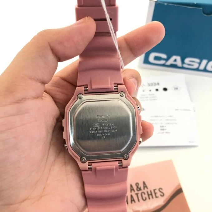 Montre Femme Casio Vintage Numérique W-218HC-4AV - Bracelet Rose En Résine - Résistance à l'eau 5 ATM