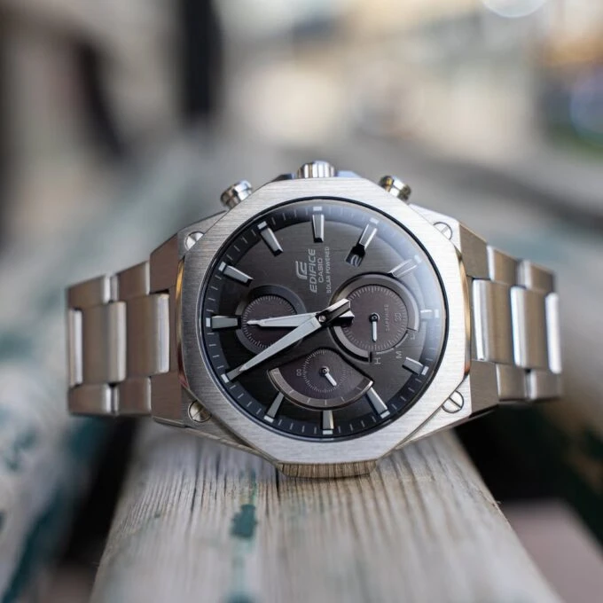 Montre Chronographe Homme Casio Edifice EFS-S570D-5AUEF – Acier Inoxydable Brossé, Solaire Japonais, Étanche 100m, Verre Saphir Antireflets, Bracelet Métal Gris à Boucle Déployante Triple, Aiguilles Luminescentes Neobrite, Dateur, Réserve de Marche 6 Mois – EFS-S570D-5AUEF