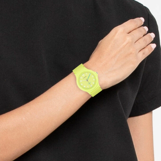 Montre Classique - CASIO - Homme - Design Élégant, Bracelet Résistant, Mouvement Précis, Étanche - Silicone - Vert - LQ-24B-3BDF