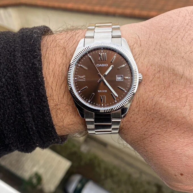 Montre Classique Homme Casio MTP-1302DD-5AVDF – Acier Inoxydable, Bracelet Métal, Cadran Marron, Étanche – Boutique Aïwatch