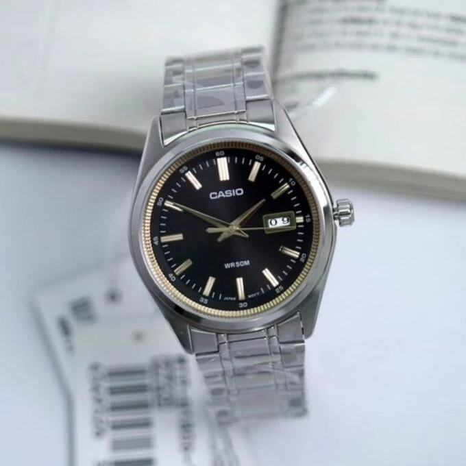 Montre homme Casio MTP-B180D-1A2VDF - Acier inoxydable, bracelet acier, verre minéral, étanche 50m, date, précision ±20s/mois, 3 ans batterie - Noir