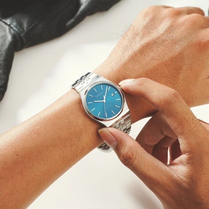 Montre Classique Homme - Casio MTP-B145D-2A2VDF - Acier Inoxydable, Bracelet Métal, Cadran Bleu, Étanche - Référence MTP-B145D-2A2VDF