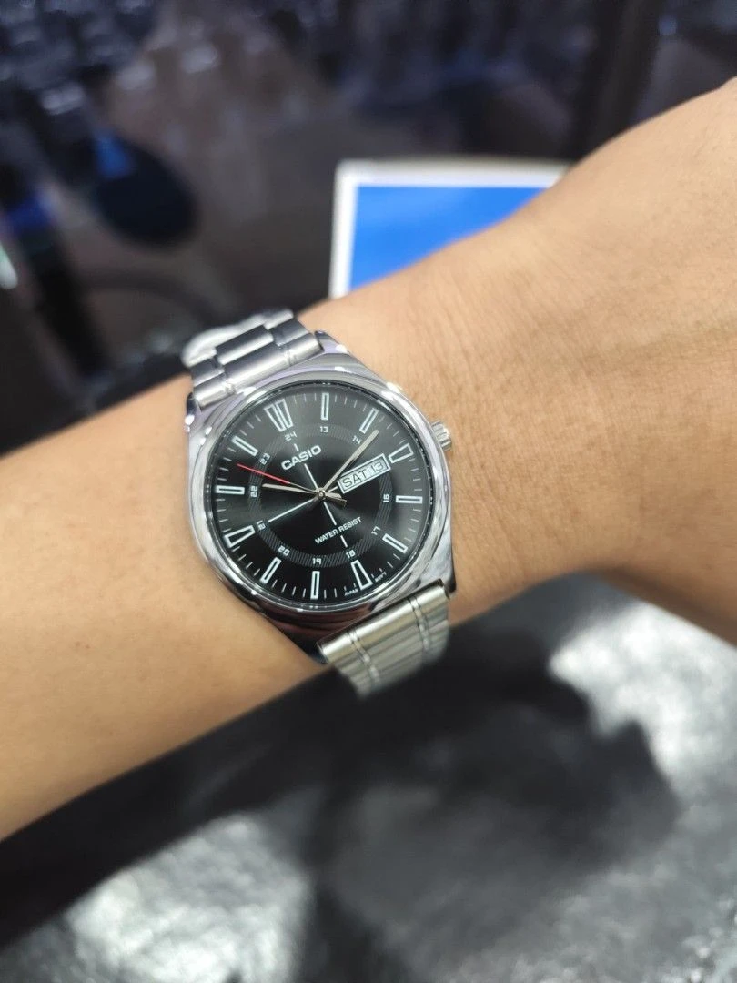 montre classique casio homme design Élégant, résistant à leau, bracelet acier inoxydable, cadran noir acier argenté référence mtp v006d 1cudf