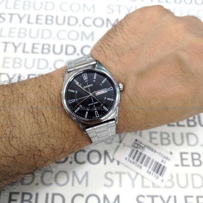 Montre Classique - Casio - Homme - Design Élégant, Résistant à lEau, Bracelet Acier Inoxydable, Cadran Noir - Acier - Argenté - Référence MTP-V006D-1CUDF