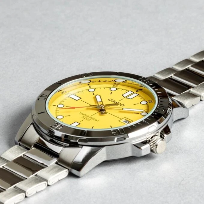 Montre Classique - CASIO - Homme - Design Élégant, Bracelet Acier, Résistante à lEau - Acier Inoxydable - Jaune - Référence MTP-VD01D-9EVUDF