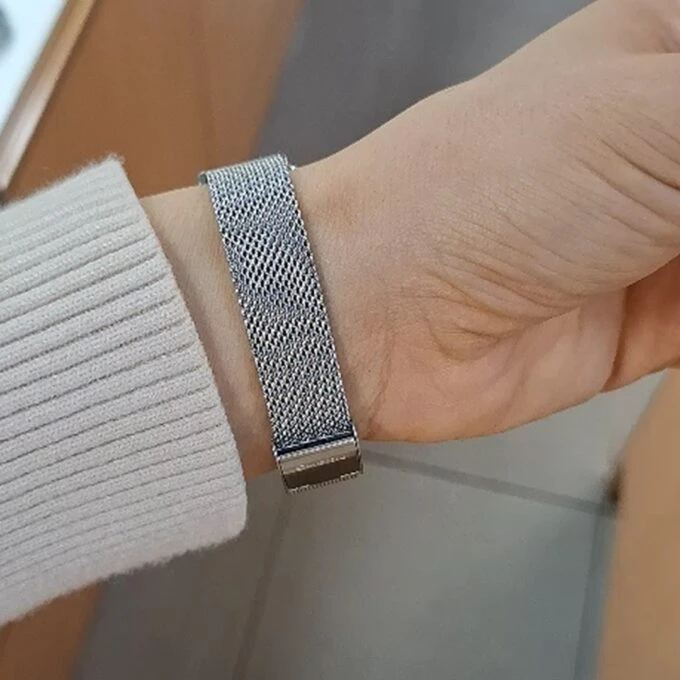 Montre Femme CASIO - Bracelet En Maille Acier Inoxydable - Fermoir Réglable - 50 Mètres - SHE-4562M-2AUDF - Verre Saphir