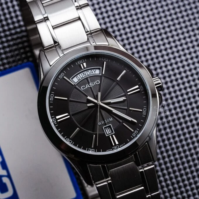 Montre Homme Casio - MTP-1381D-1AVDF - Bracelet en Acier Inoxydable - Affichage analogique - Résistant à l'eau