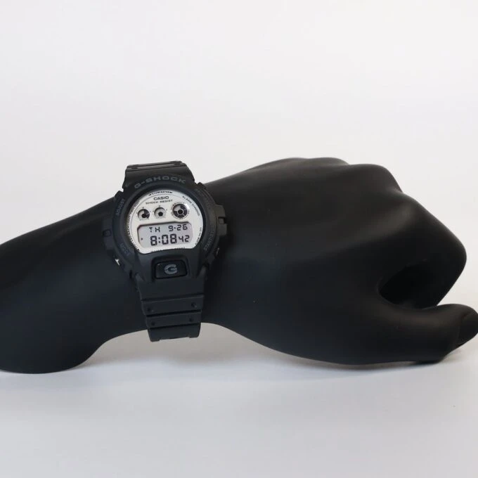 Montre Casio G-Shock Homme DW-6900WD-1DR – Résistante aux chocs, Étanche 200m, Chronomètre, Alarme – Résine – Noir – Référence DW-6900WD-1DR