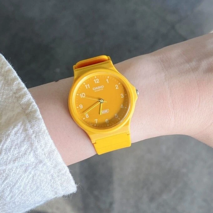 Montre analogique homme Casio MQ-24B-9BDF – Résine biosourcée, Étanche, Précision ±20s/mois, Bracelet 145-205mm, Verre résine, 3 ans batterie – Noir