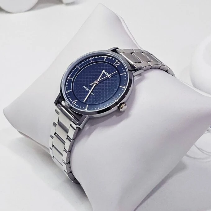 Montre Homme Casio - Acier Inoxydable, Bracelet Métal, Résistante à l’Eau, Verre Minéral, Bleu - LTP-VT04D-2ADF