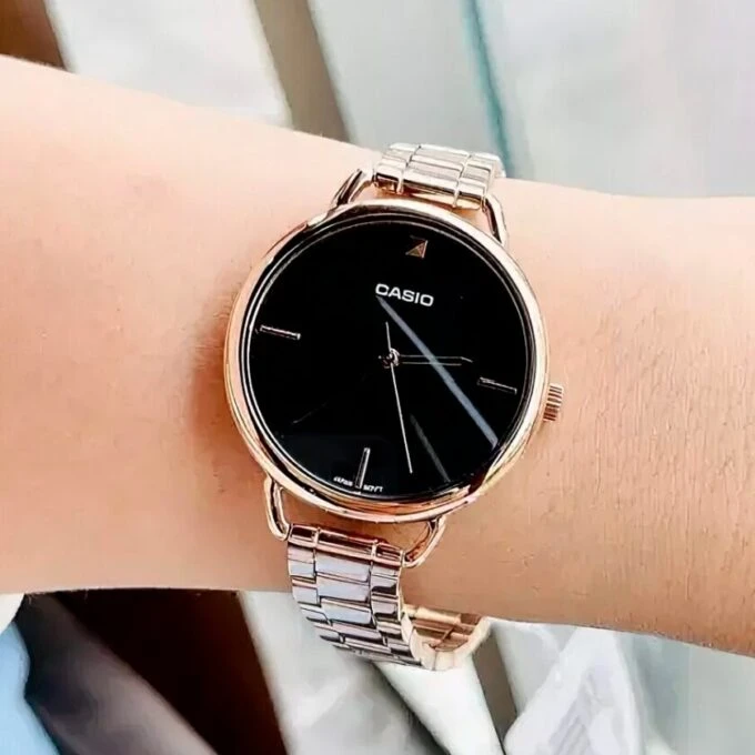 Montre Femme Casio - LTP-E415PG-1CDF - Bracelet en Acier inoxydable doré - Affichage analogique - Résistant à l'eau