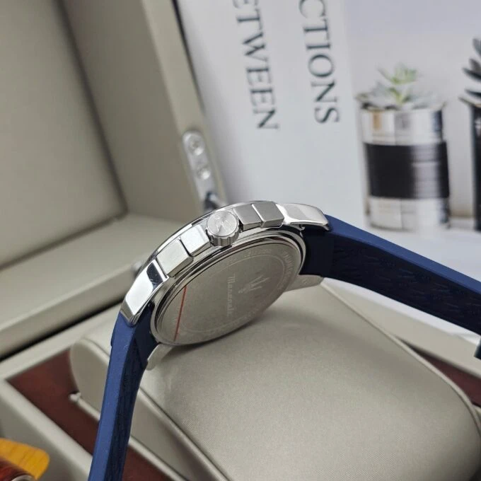 Montre Maserati Homme Quartz Acier Inoxydable 42mm Étanche 50m - Chronographe - Bracelet Caoutchouc Bleu Cadran Bleu - R8871621042